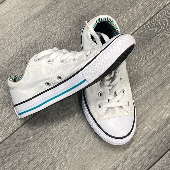 Converse 👟🤍 - Picture 1 of 3